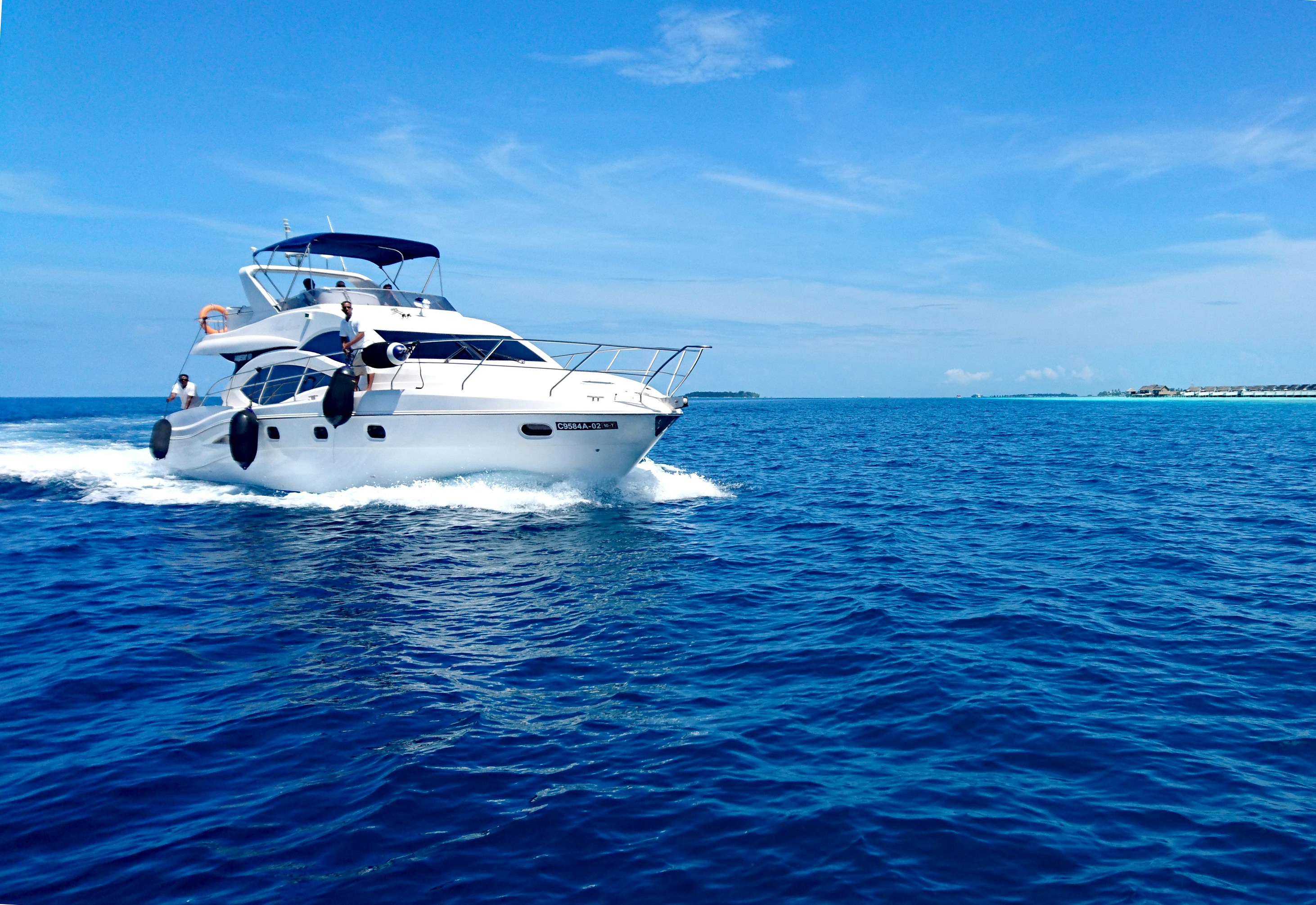 FOUNTAINE PAJOT AR 953